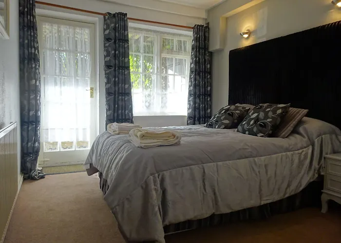 Chequers 3* Harrogate